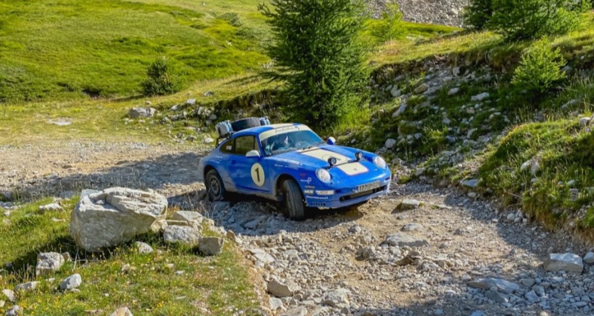 Across the Alps off the beaten track in rally prepared air-cooled Porsche 911 – last seats available