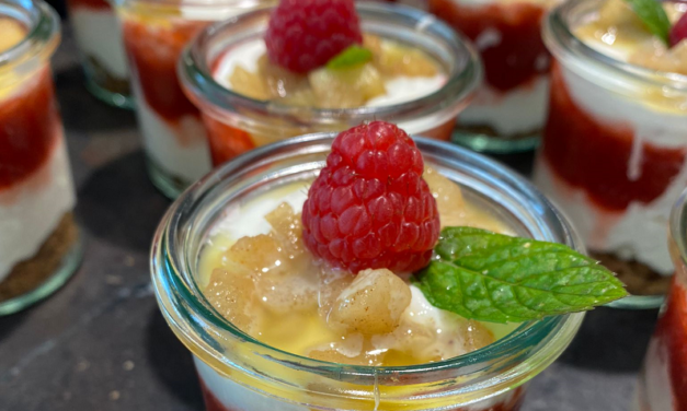 Kochkurs „Soulfood im Herbst“ – Rezept: Cheesecake Mousse mit Salz-Karamell und Zimt-Äpfeln