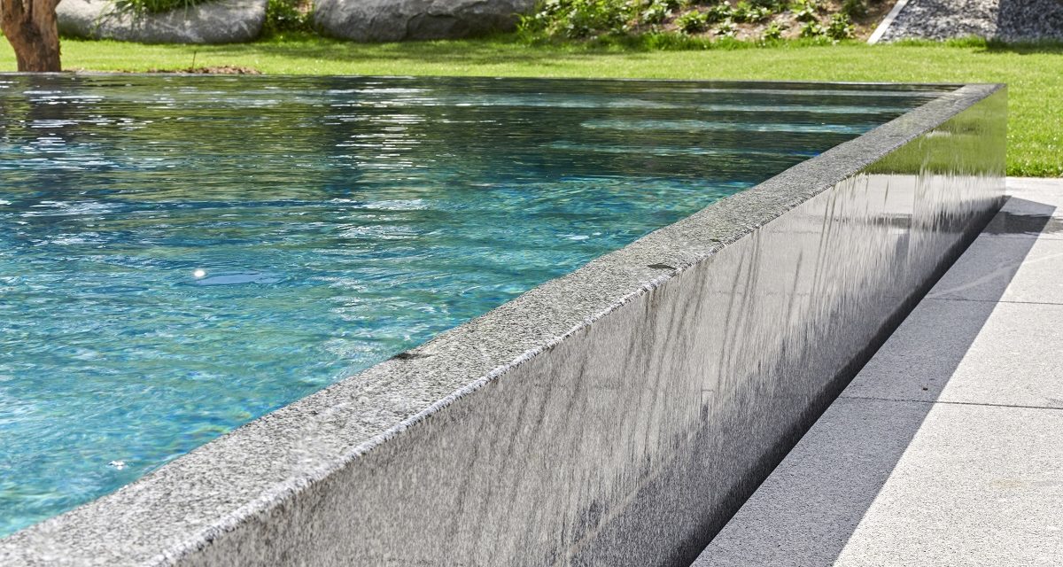 Kusserpool – Fertigteil Schwimmbecken aus massivem Granit