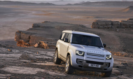 Land Rover Defender triumphiert bei den „Best Cars 2023“ von auto motor und sport