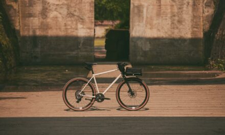 Flatbar-Urban-Gravel-Bike aus Stahl: Modulares Konzept für Individualisten