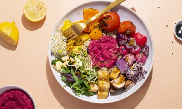 Rezept-Tipp: Bunte Grill-Gemüse-Bowl mit Tempeh und Quinoa