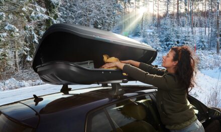 Winterurlaub mit Dachbox: Tipps für eine sichere Fahrt