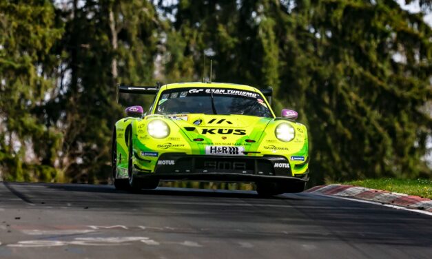 Sechs Porsche 911 GT3 R kämpfen um den Gesamtsieg auf der Nordschleife