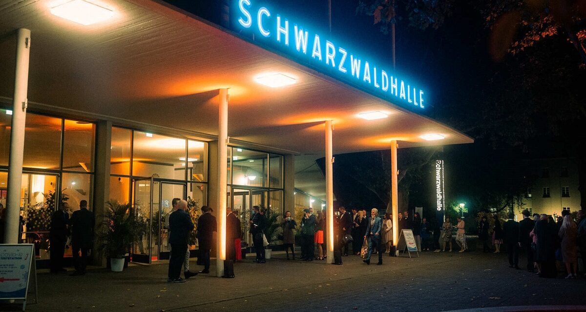 Bunter Herbst in der Schwarzwaldhalle: Besuchende erwartet eine Vielfalt an Konzerten, Shows und Comedy